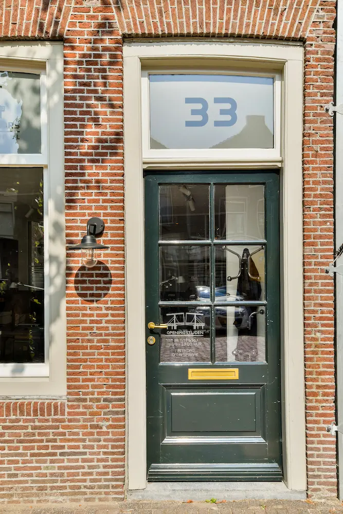 Onze voordeur in Weesp - kom binnen!